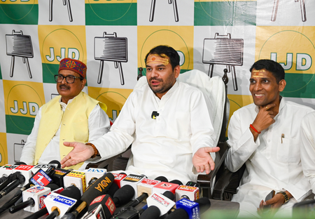 Bihar: Tej Pratap warns supporters against dealing with former aide Motilal Rai
