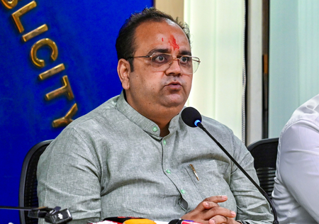 Delhi govt to implement Centre’s ‘Naya Safar Yojana’ to replace old trucks, buses