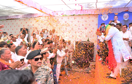 Rajasthan CM gets grand welcome in Jaipur after Yamuna water pact