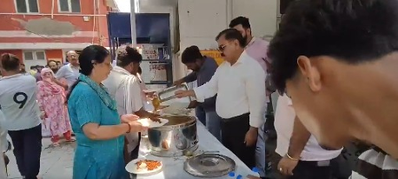 BJP workers at MoS Jitendra Singh’s office in Jammu serve refreshments & food to SANJY-2026 Yatris (Ld)