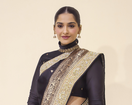 Sonam Kapoor shares glimpses from Anshula Kapoor’s mehendi festivities featuring Janhvi Kapoor