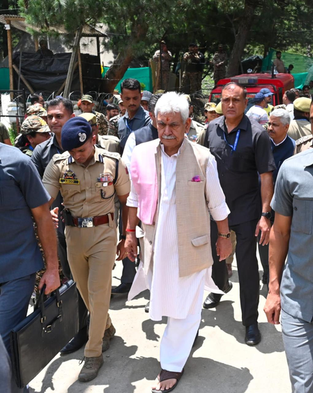 J&K L-G reviews Amarnath Yatra arrangements at Nunwan base camp