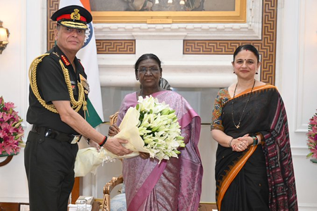 Army Chief General Dhiraj Seth calls on President Droupadi Murmu​