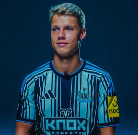 Newcastle sign Dutch midfielder Sean Steur from Ajax on a five-year deal