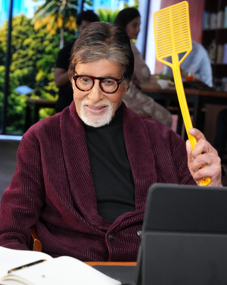Amitabh Bachchan quips he’s the ‘greatest makkhi maar in the business’