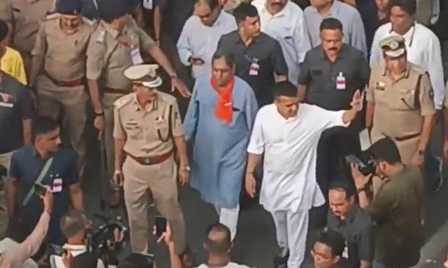 Gujarat Dy CM joins Rath Yatra as procession moves via Dariyapur