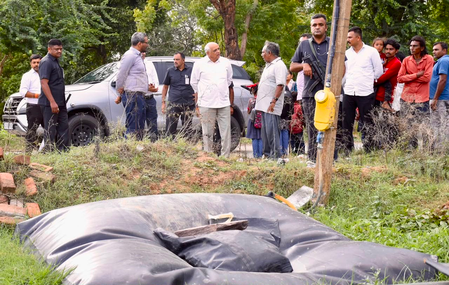 Gujarat CM stops convoy to interact with schoolchildren, residents in Anand