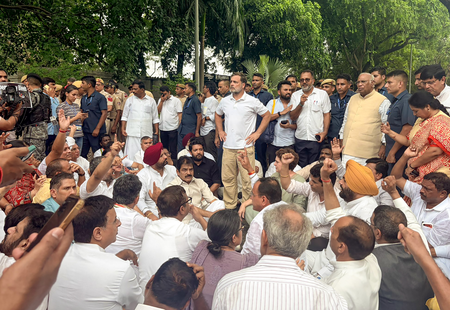 Advocates across India urge SC to take suo motu cognisance of Rahul Gandhi’s protest near PM residence