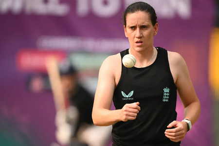 England seamer Em Arlott to leave Warwickshire, signs three-year deal with Yorkshire