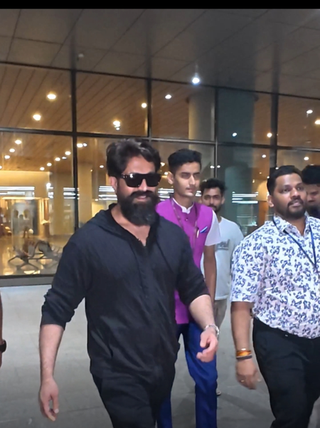 Yash takes out extra time time to pose for selfies with fans before leaving Mumbai airport