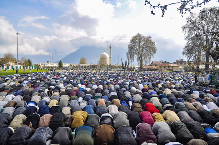 Thousands gather at J&K’s Hazratbal shrine to celebrate Prophet’s birthday