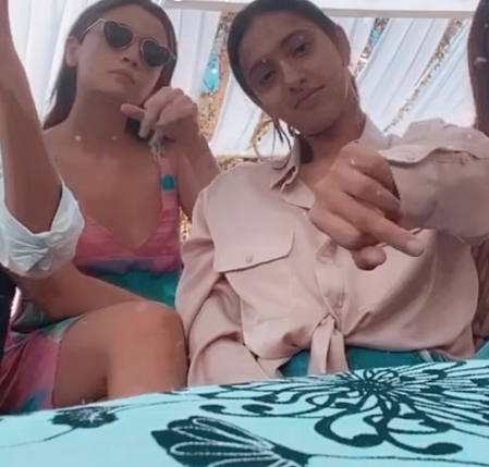 Akanksha Ranjan shares fun unseen moments with Alia Bhatt, Athiya Shetty on Friendship Day