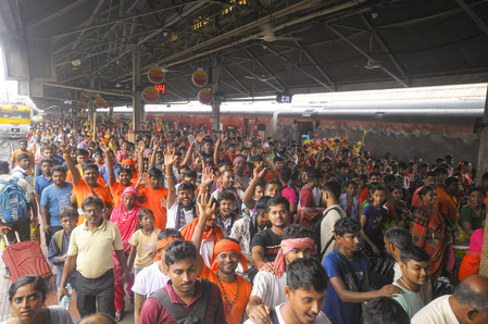 Pilgrims rush to Tarakeswar prompts ER to make special arrangements