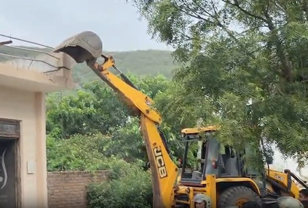 Jharkhand HC terms bulldozer demolition illegal, orders compensation for shopkeeper