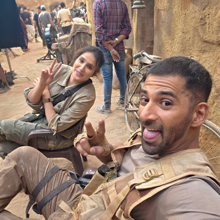 Sagarika Ghatge reunites with her ‘Chak De’ co-star Vivan Bhathena after 2 decades