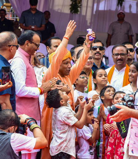 80th I-Day celebrated with grandeur, dignity in Lucknow; glimpse of ‘Ek Bharat-Shreshtha Bharat’ witnessed