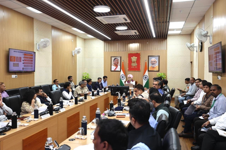 Delhi L-G, police chief review safety, community initiatives