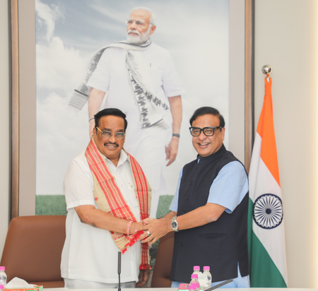 Assam CM meets C.R. Paatil, discusses water infrastructure