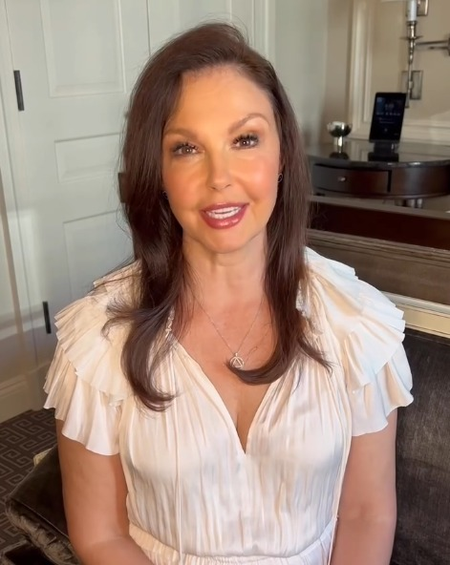 Ashley Judd recollects Elvis Presley casting a spell on the mic