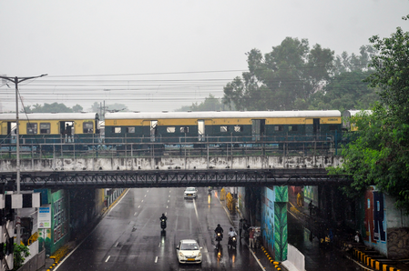Delhi-NCR to see partly sunny skies today, light to moderate rain likely