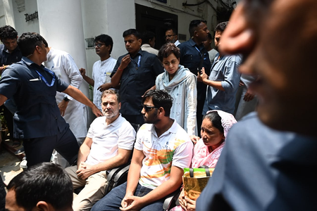 Pellet guns issue intensifies: LoP Rahul Gandhi reaches police station at Parliament Street