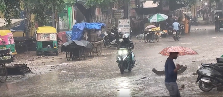 Heavy rain lashes Delhi-NCR, several districts on red alert