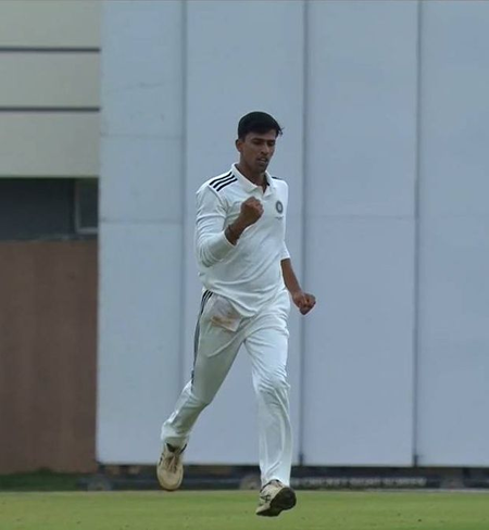 Duleep Trophy: North strike late to leave West needing 67 runs with three wickets in hand; Roy, Shahbaz lead East Zone to semis (Ld)