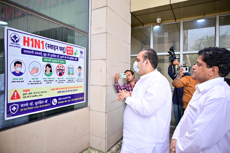 Delhi Health Minister inspects H1N1 preparedness at Indira Gandhi Hospital
