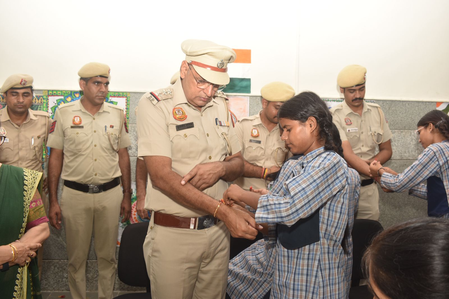 Delhi Police celebrates ‘Raksha Ka Vachan’ campaign across govt schools