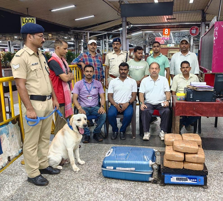 Man arrested at Howrah railway station with over 22 kg ganja