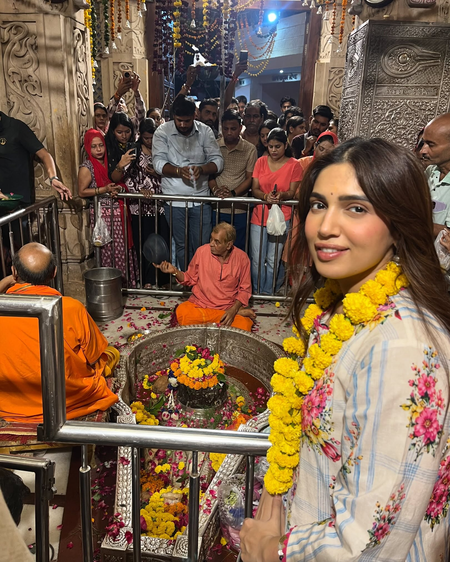 Bhumi Pednekkar offers prayers at the Achaleshwar Mahadev Mandir in Gwalior