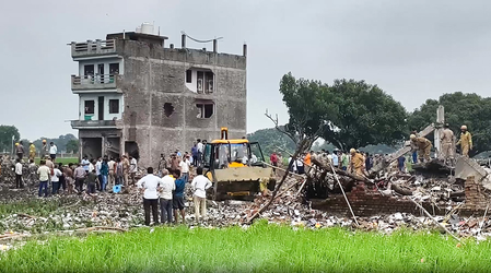 11 dead, five hurt as blasts rock UP firecracker unit (Lead)