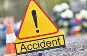Bolero crashes into electric pole near Yadgir; three labourers killed