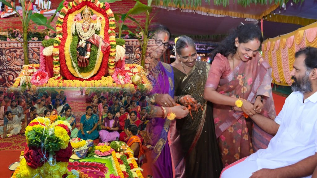 Byndoor Chaturmasya: Over 1,000 women observe mass Varamahalakshmi Vrat, celebrate Raksha Bandhan