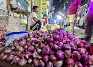 Govt monitoring onion prices, enough stock to meet domestic demand in coming months: Sources