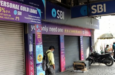 Banking services likely to be hit as employees’ unions call four-day nationwide strike, next month (Lead)
