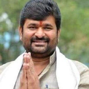 After 6 years, Vinay Kulkarni returns to Dharwad; supporters give him grand welcome