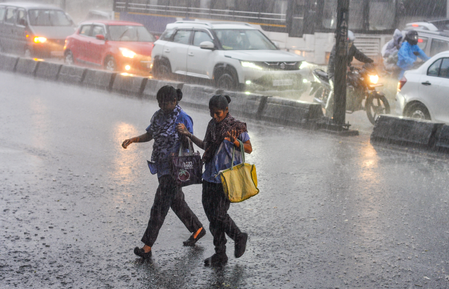 IMD forecasts heavy rains for few district of Telangana
