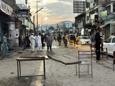 Growing dissent puts Pakistan on course for military-political confrontation