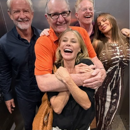 Julie Bowen shares glimpse of ‘Modern Family’ reunion, says ‘love my fake dad’ Ed O’Neill