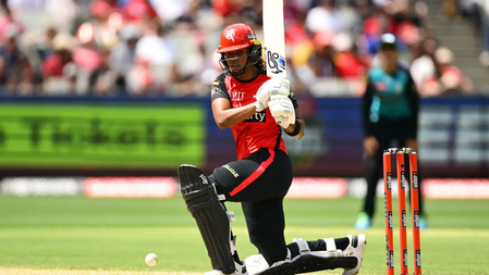 Hayley Matthews returns to Melbourne Renegades for WBBL 12