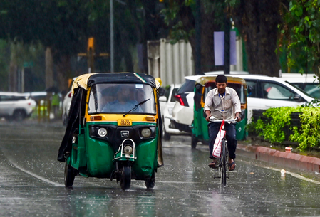Delhi-NCR to see partly cloudy skies, light rain; humidity to remain high