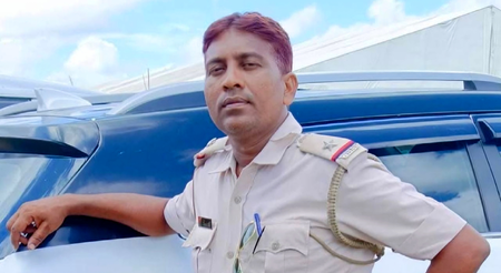 Police team attacked with crude bombs during Bengal raid, ASI critical