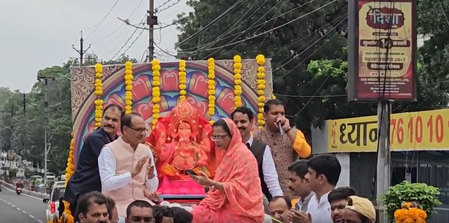 Shivraj Chouhan joins celebrations, brings Ganesh idol to his Bhopal residence