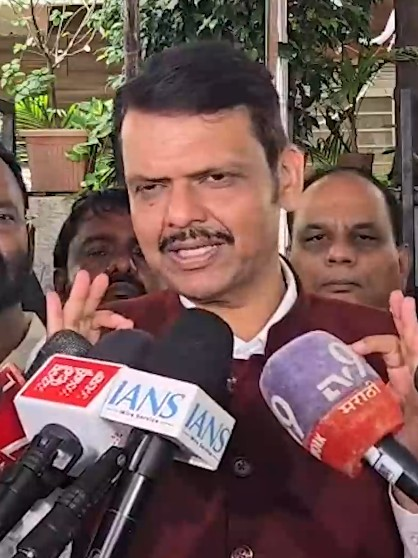 Cashew-almond row erupts at Maha drought meet, Fadnavis calls for sensitivity