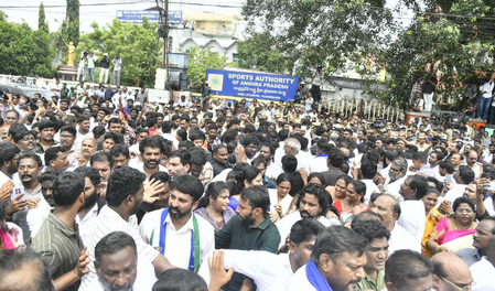 YSRCP protest, teachers’ counter-protest at SAAP office spark tension