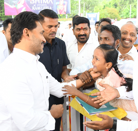 Couple thanks Jagan Reddy for daughter’s treatment under YSR Aarogyasri