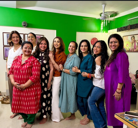 Apara Mehta cooks for her ‘Kyunki’ girl gang for the first time in 26 years; Smriti Irani calls her ‘an awesome cook’