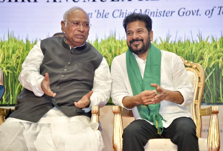 YSR gave whole life to Congress and poor people: Kharge