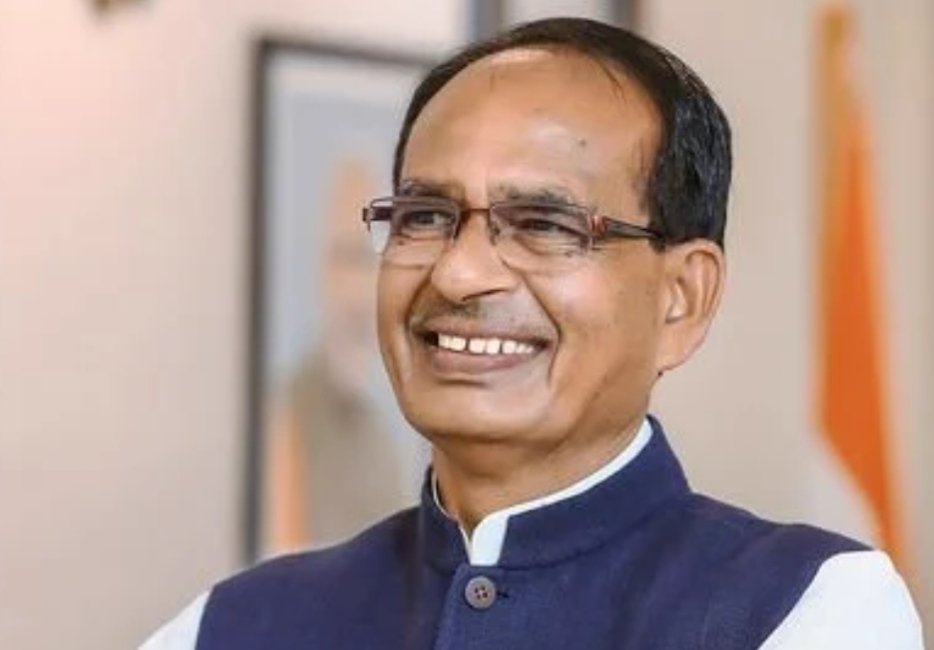 Shivraj Singh Chouhan visits flood-hit Bihar, assures Centre’s support